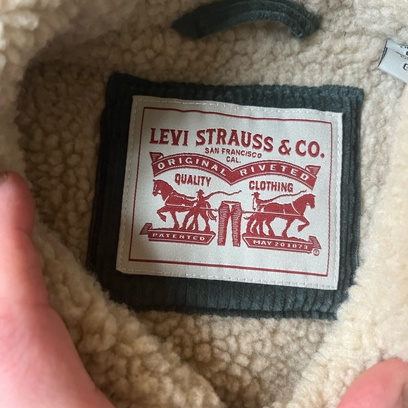 Men's Levi’s Corduroy Sherpa Trucker Jacket NWT - Picture 2 of 5